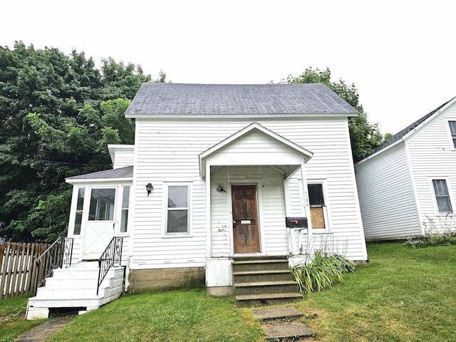 view of front facade with a front yard