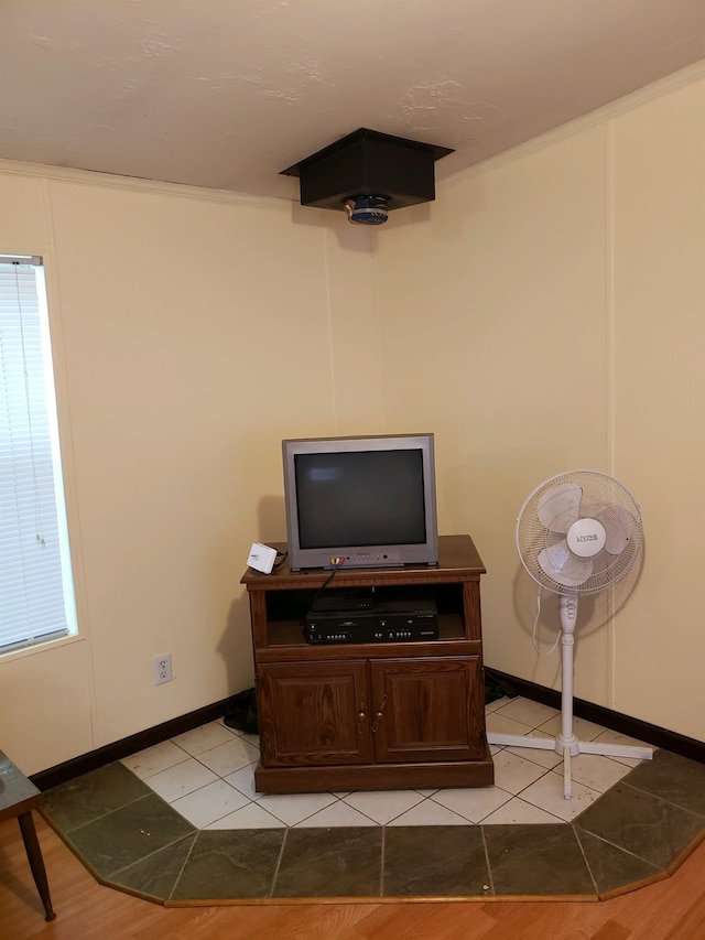 details featuring hardwood / wood-style floors