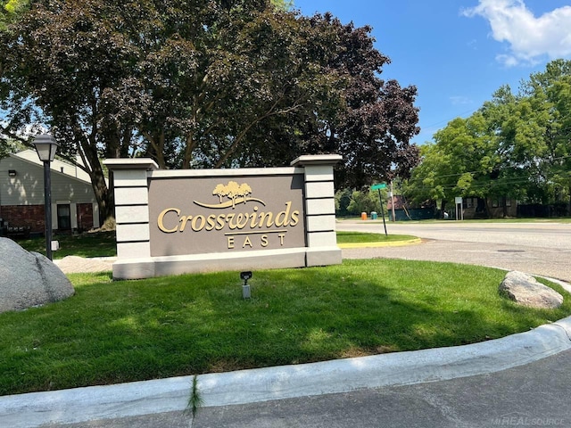 community sign with a lawn