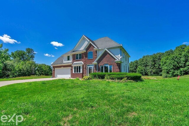 view of front of home featuring a garage and a front yard