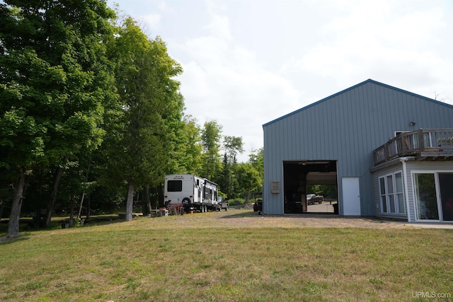 view of yard featuring a garage