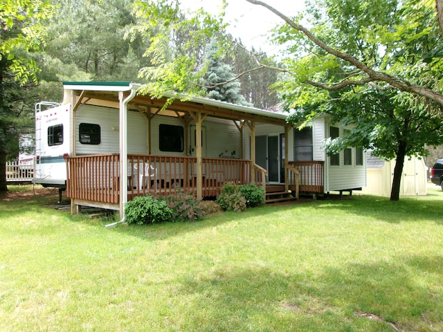 back of house featuring a yard