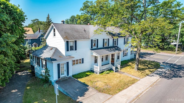 view of front of house with a front yard