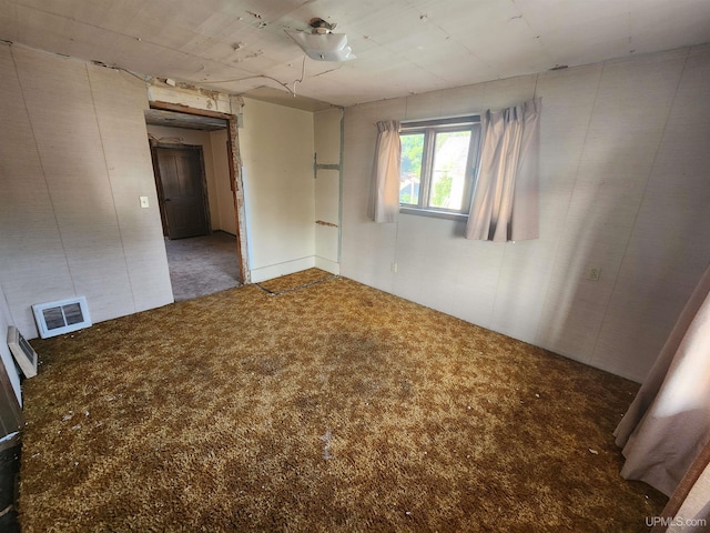 empty room featuring carpet