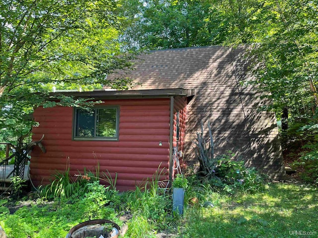 view of outbuilding