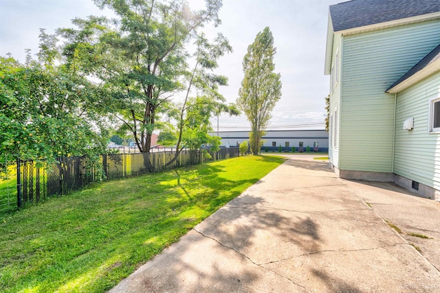 view of yard with a patio