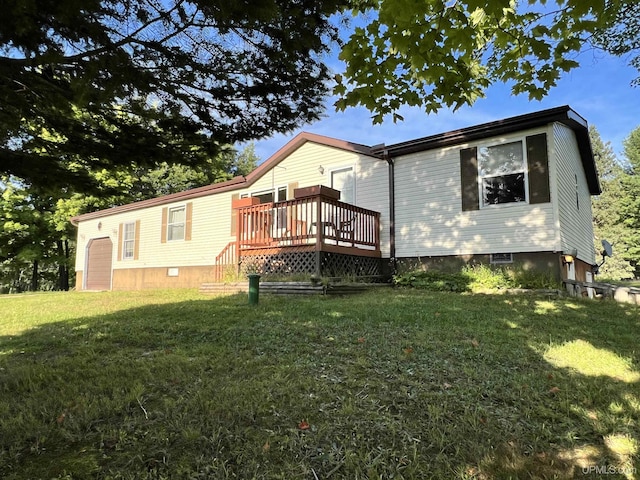 view of front facade featuring a deck and a front lawn