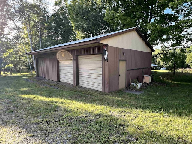 view of detached garage