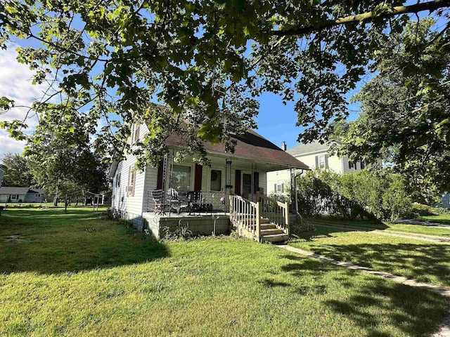 view of front facade featuring a porch and a front yard