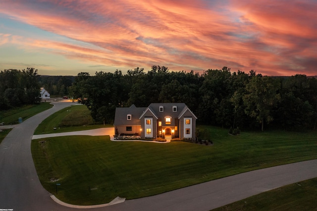 view of front of house featuring a yard