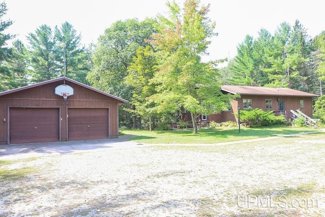 garage featuring a lawn