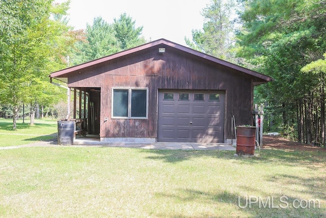 garage featuring a lawn