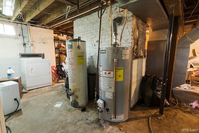 utility room with gas water heater and washer / dryer