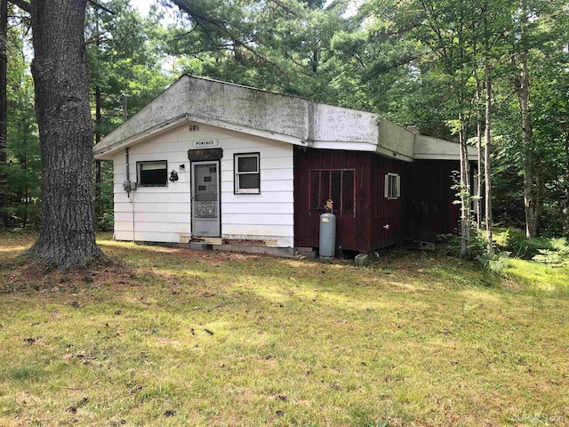 view of outbuilding featuring a lawn