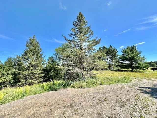 Listing photo 2 for 5070 2nd Crossing Rd, Florence T-Wi WI 54121