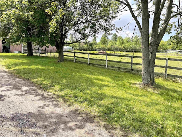 view of yard featuring a rural view