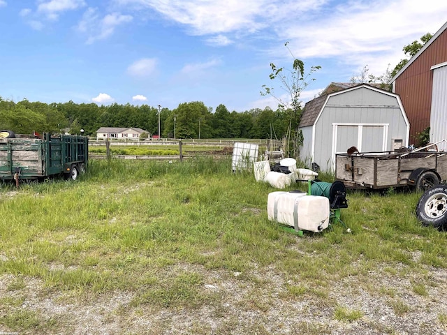 view of yard with a shed