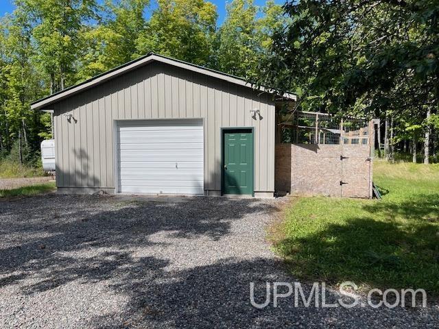 detached garage with driveway