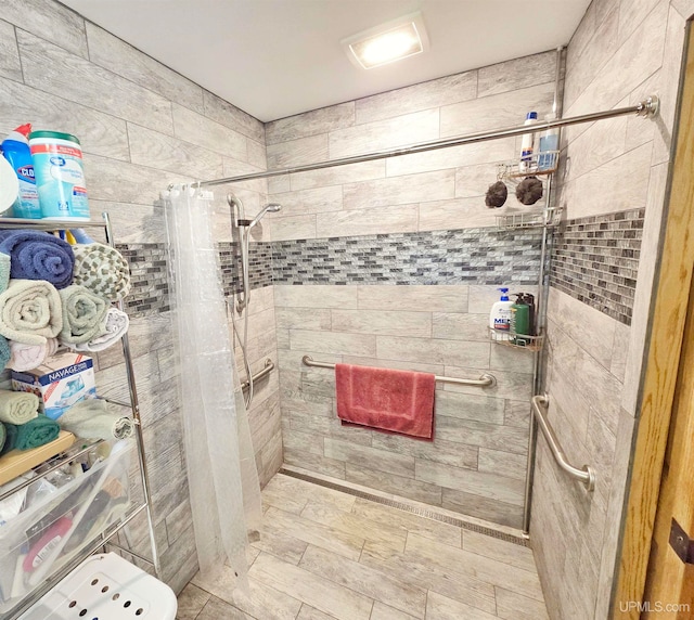 bathroom with curtained shower