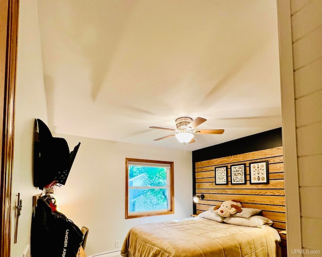 bedroom with ceiling fan