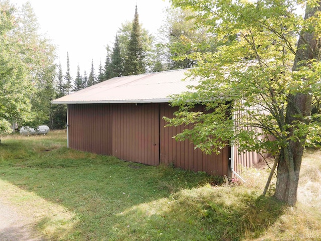 exterior space featuring a yard