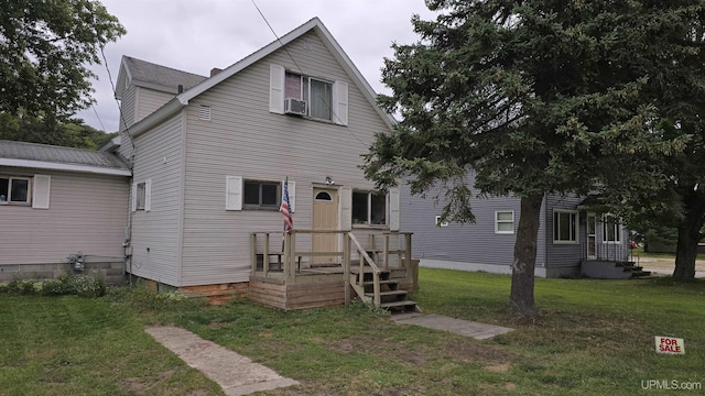 view of front of house featuring a front yard