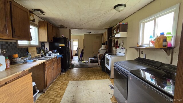 kitchen with sink and decorative backsplash