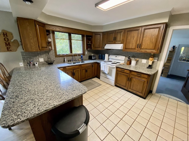 kitchen featuring ornamental molding, a breakfast bar area, sink, and white range with electric cooktop