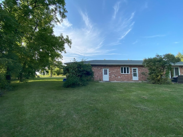 exterior space featuring a front lawn