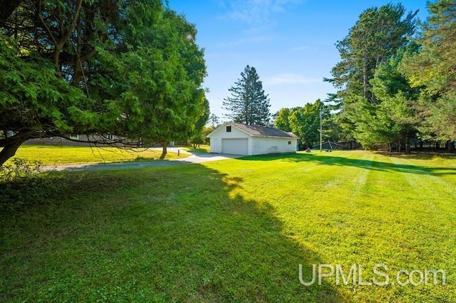 view of yard featuring a garage