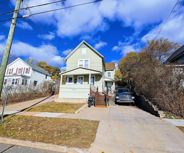 510-512 W Bluff St, Marquette, MI 49855 - colonial inspired home featuring covered porch and concrete driveway