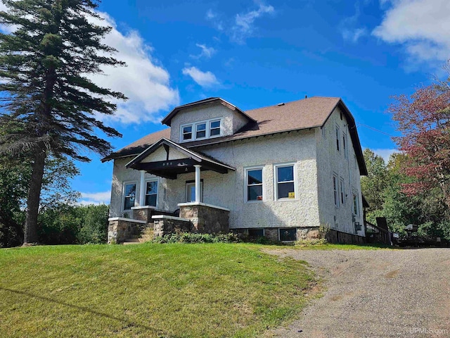 view of front of home with a front yard