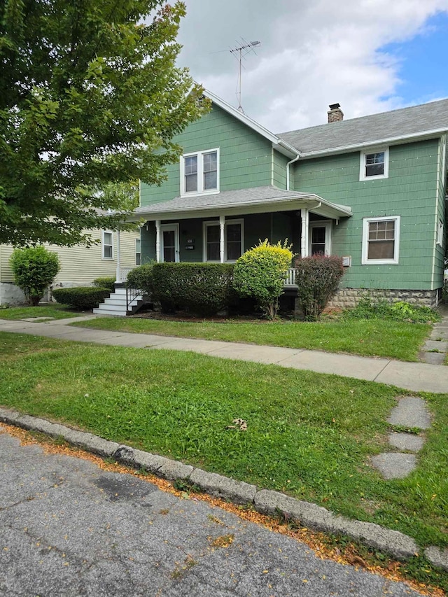 view of front facade with a front yard