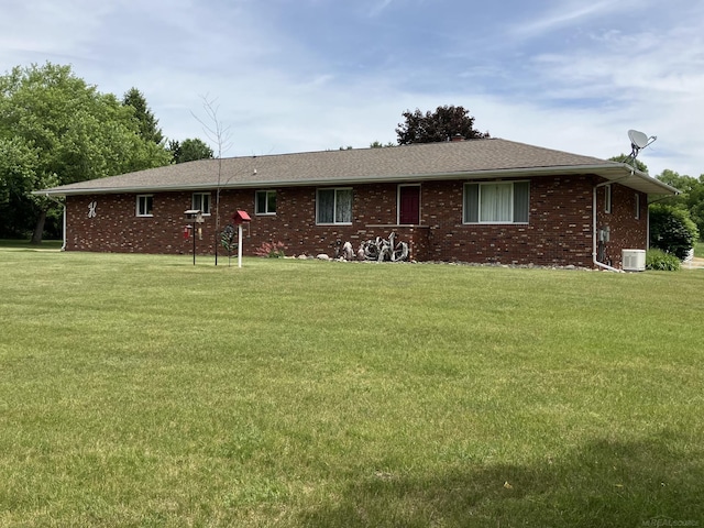 view of front of house featuring a front yard