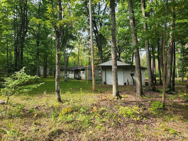 view of yard featuring a garage