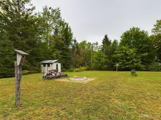 view of yard featuring a fire pit and a shed