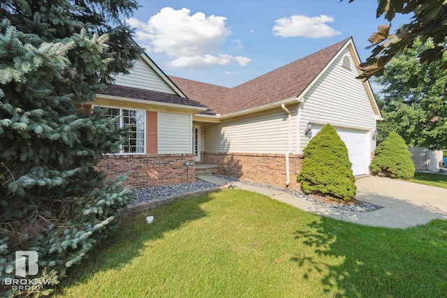 view of front of property with a front yard