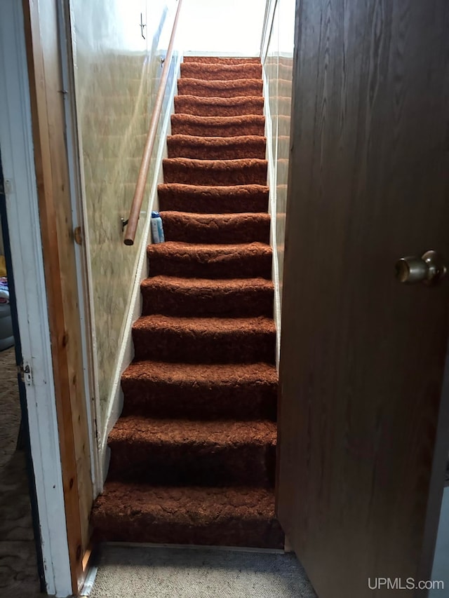 904 W A St, Iron Mountain, MI 49801 - view of stairs