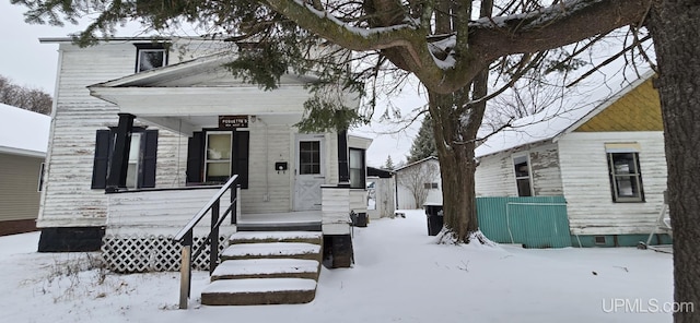 view of front of property