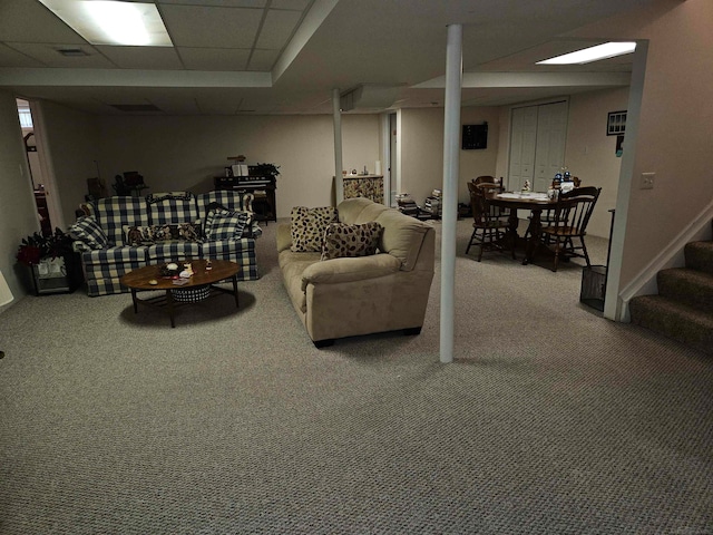 living room with a paneled ceiling and carpet