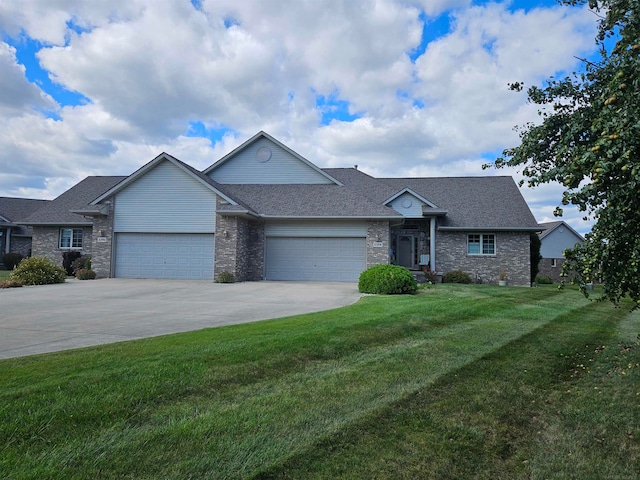 view of front facade featuring a garage and a front yard