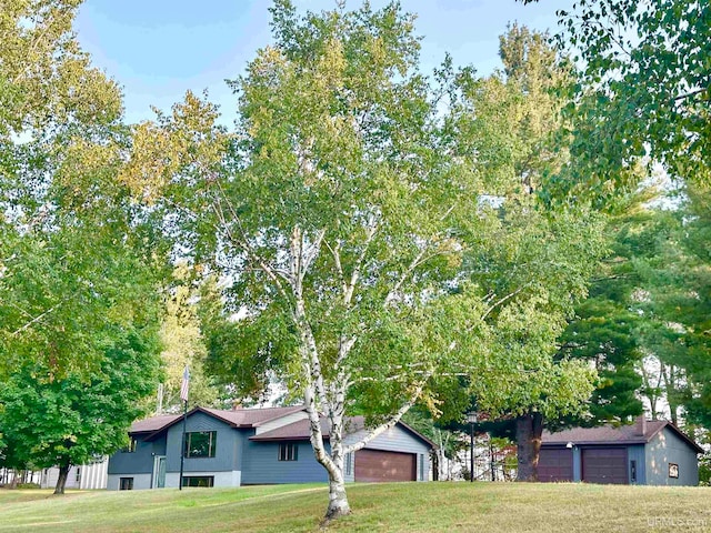 view of front facade with a garage and a front yard