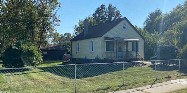 view of side of home featuring a lawn