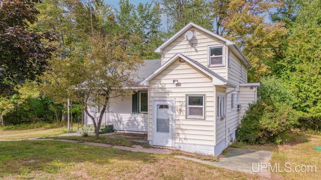 bungalow-style home with a porch and a front lawn