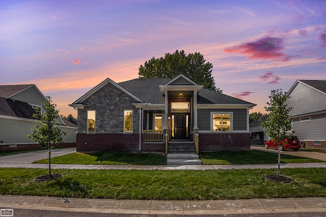 view of front of home featuring a yard