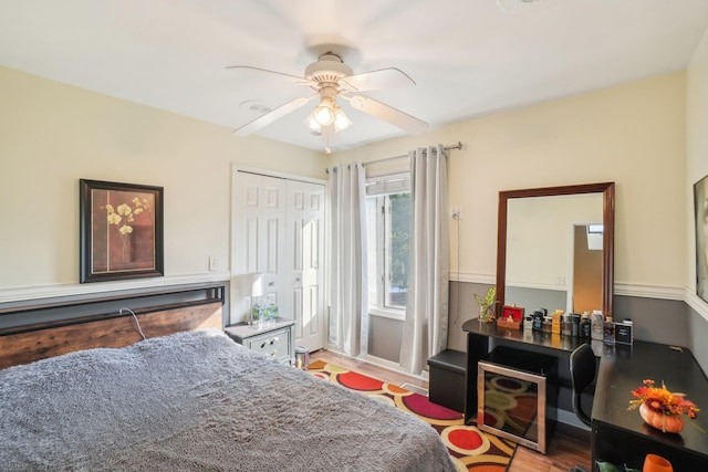 bedroom featuring light hardwood / wood-style floors, ceiling fan, and a closet