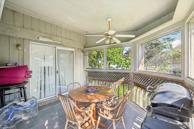 sunroom / solarium featuring ceiling fan