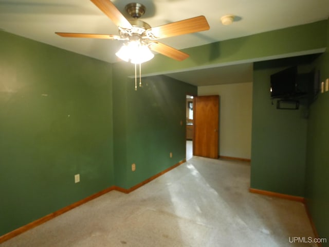 spare room with carpet and ceiling fan