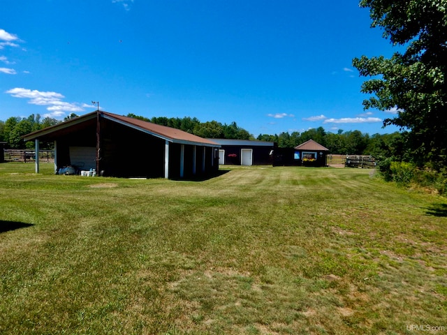 view of yard with an outdoor structure