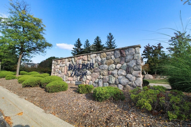 view of community / neighborhood sign